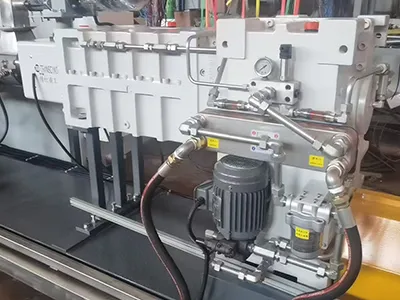 CORP シリーズギヤボックス 平行軸異方向回転二軸押出機用